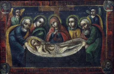 Reposando sobre el ataúd